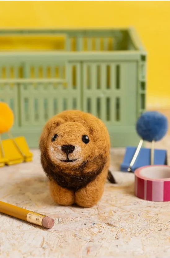 Hawthorn Handmade Lion Mini Needle Felting Kit - Shopthatapp.ca