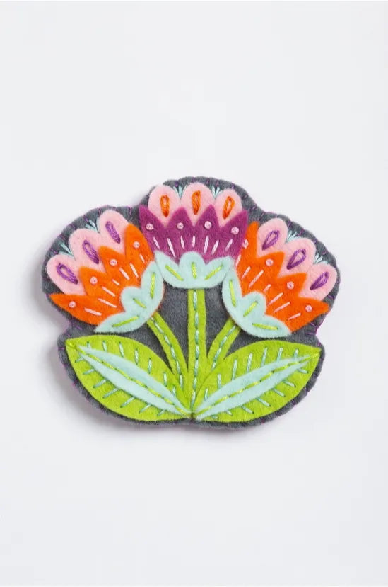 Hawthorn Handmade Marianne Flower Felt Craft Kit - Shopthatapp.ca