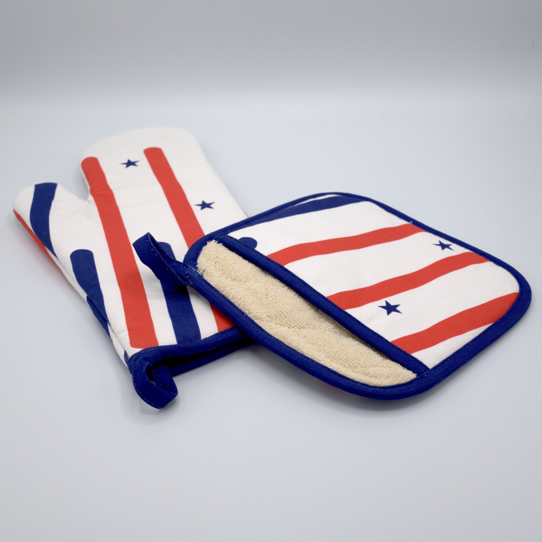 Stars & Stripes: Oven Mitt and Pot Holder - Shopthatapp.ca