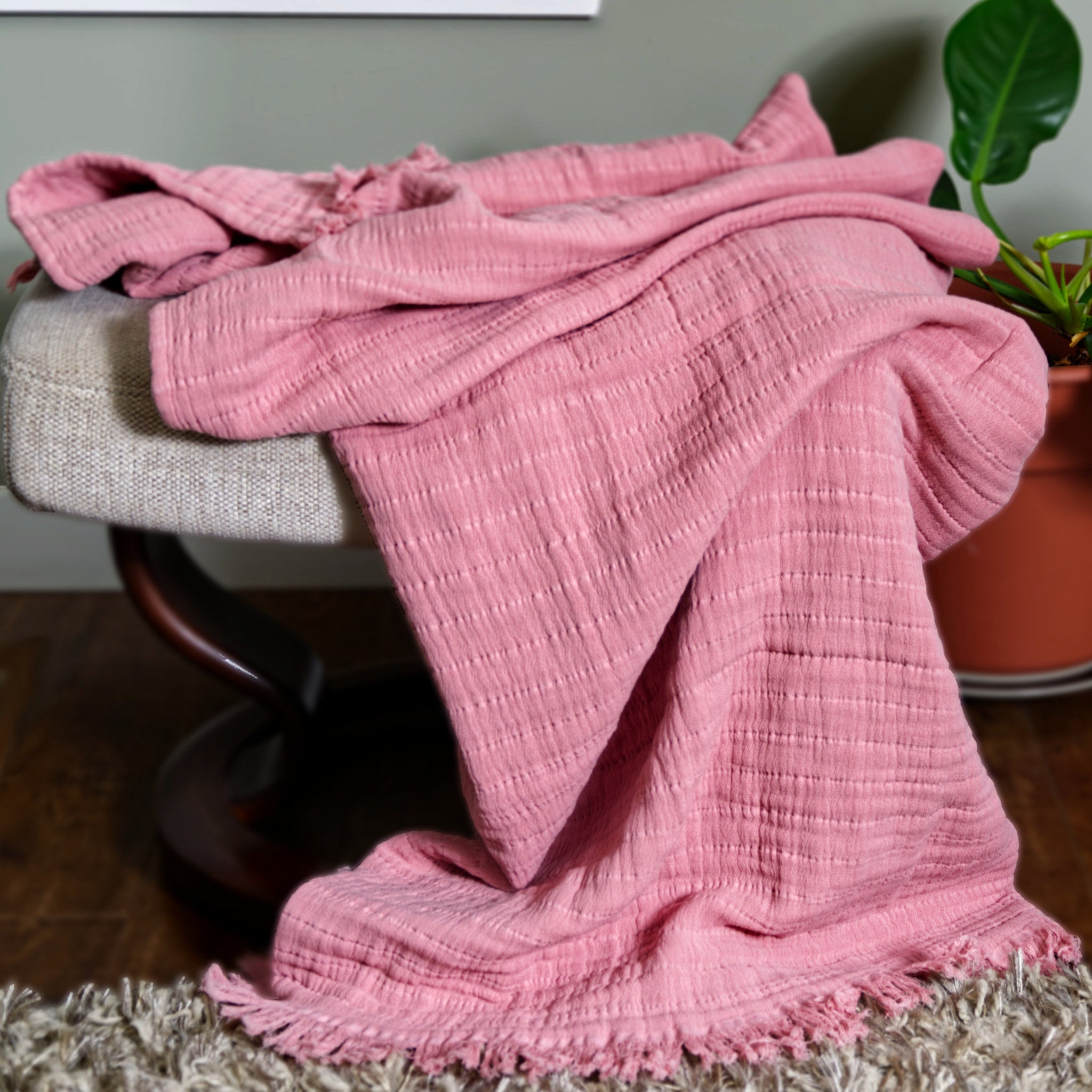 Wearable Seersucker Cotton Throw (2 Colors) - Shopthatapp.ca