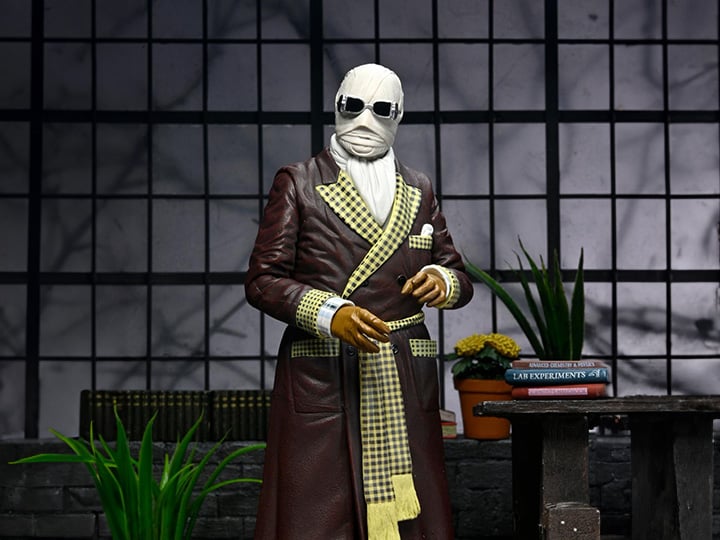 Universal Monsters Ultimate Invisible Man "Kemp House" - Color Ver - Www.Shopthatapp.ca