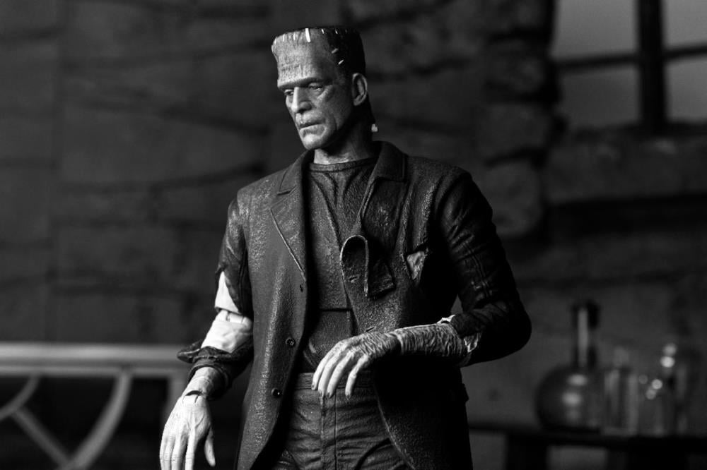 Universal Monsters Ultimate Bride of Frankenstein Frankenstein's Monster - Black & White - Www.Shopthatapp.ca