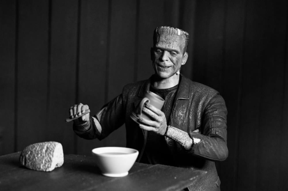 Universal Monsters Ultimate Bride of Frankenstein Frankenstein's Monster - Black & White - Www.Shopthatapp.ca