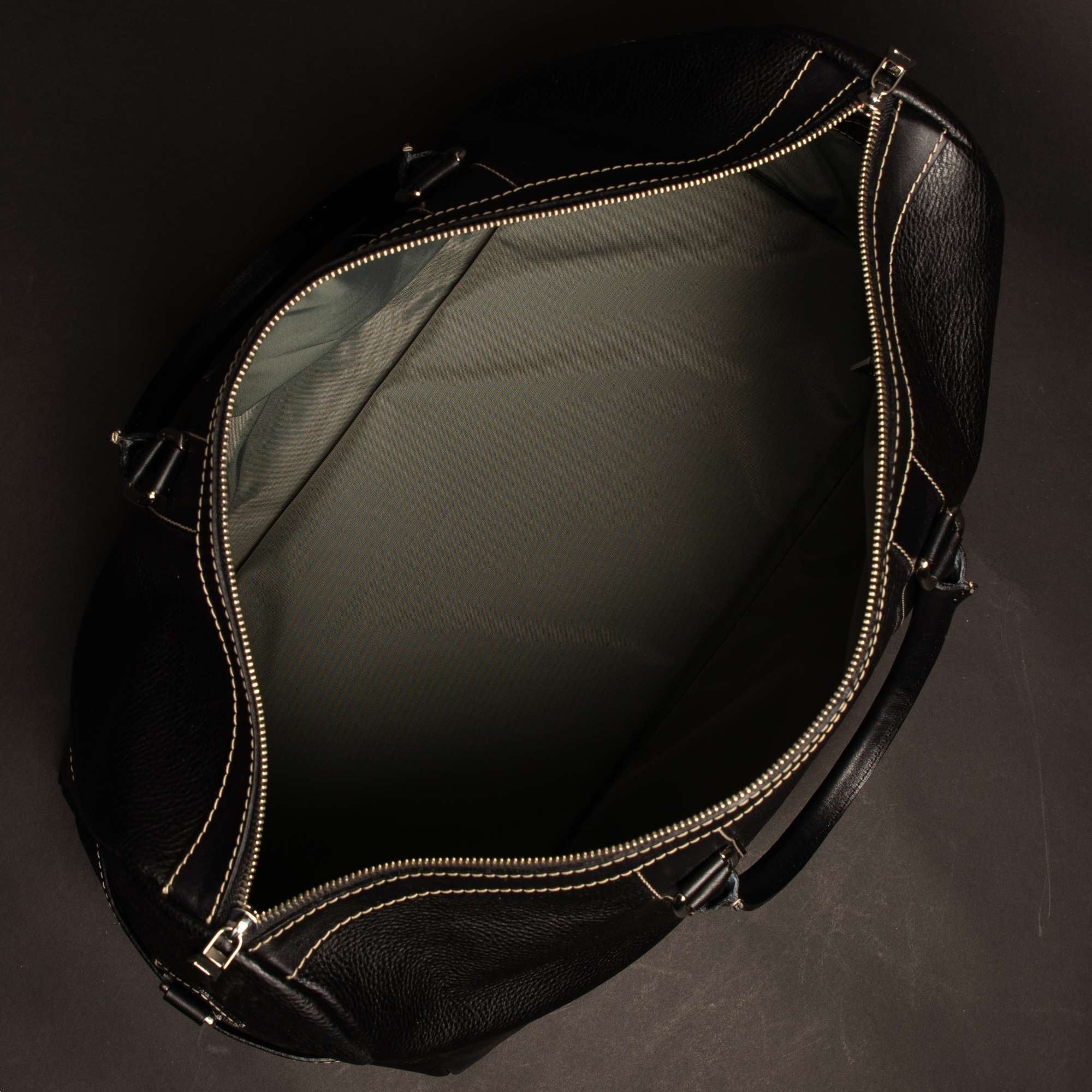 The Shield Duffle- Black Full-Grain Leather Duffle Bag Made in Canada - Www.Shopthatapp.ca