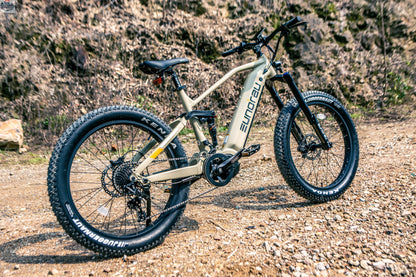 E-Vélo EUNORAU QUEBEC Specter-S 3.0 Hunter X9 electric bicycle with sleek frame and advanced features, ready for tactical riding.