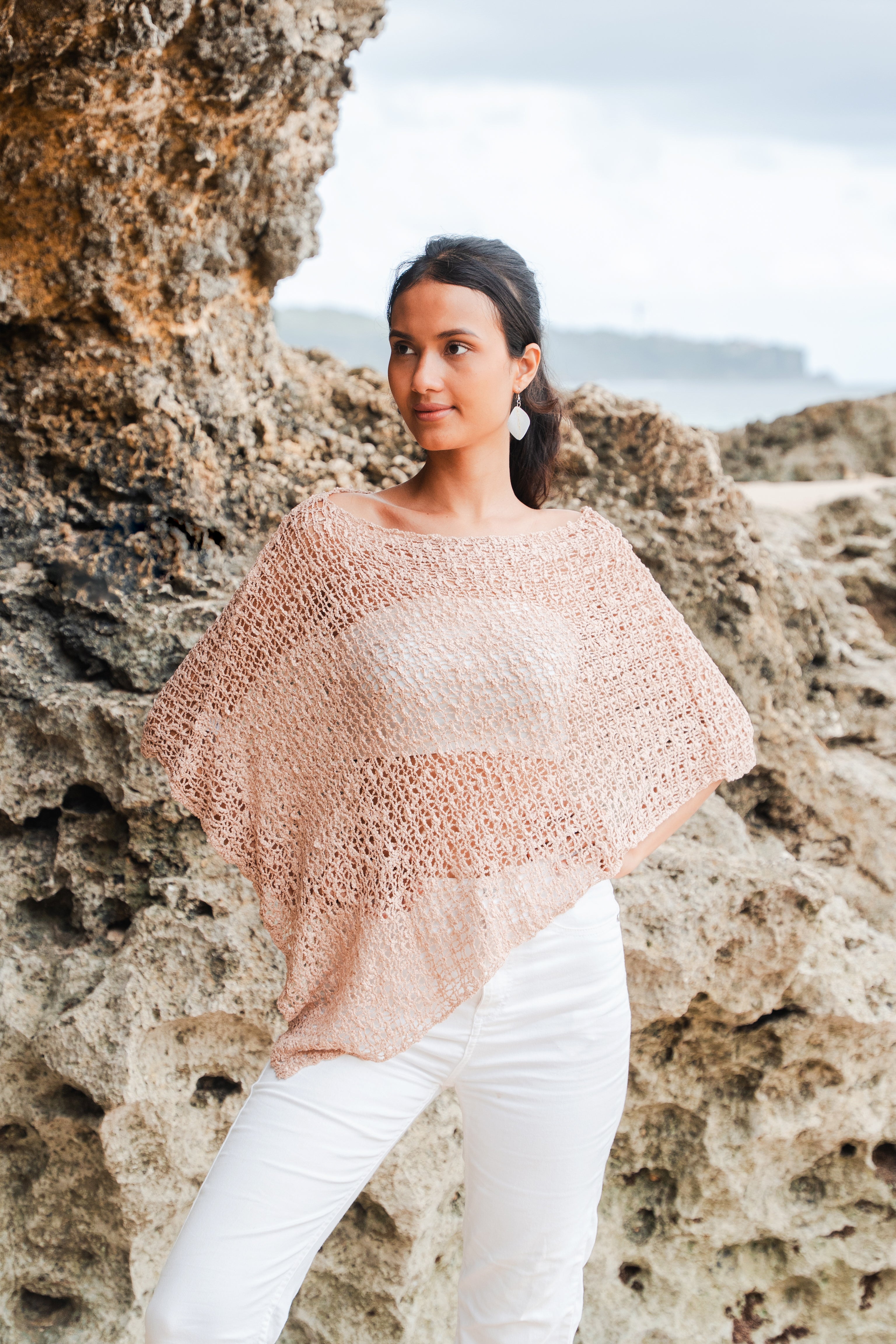 Short Popcorn Knit Poncho Taupe - Cozy and Stylish Layering Piece - Shopthatapp.ca