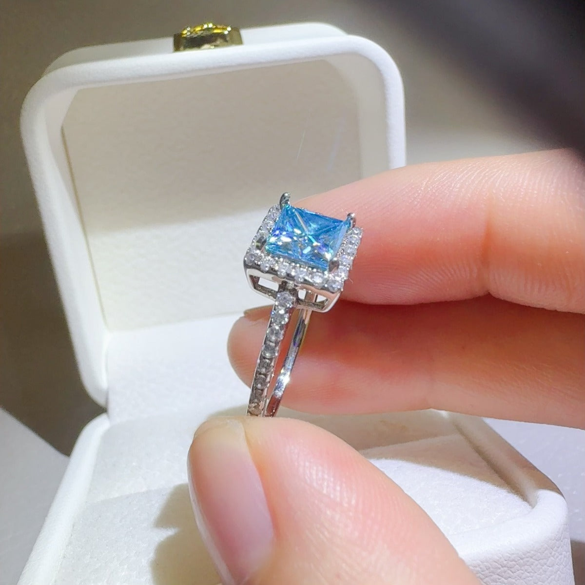2 Carat Moissanite Ring in 925 Sterling Silver Square Shape - Shopthatapp.ca