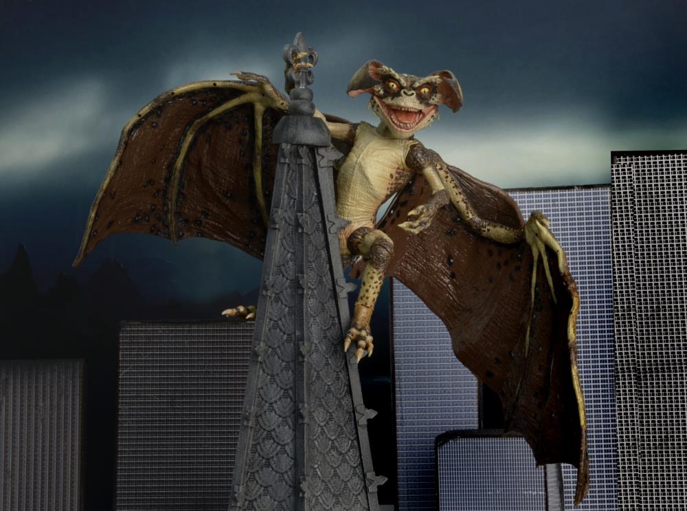 Gremlins 2 Bat Gremlin Deluxe Figure - Www.Shopthatapp.ca