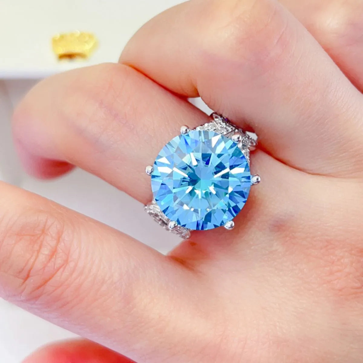 10 Carat Moissanite Ring in 925 Sterling Silver - Shopthatapp.ca