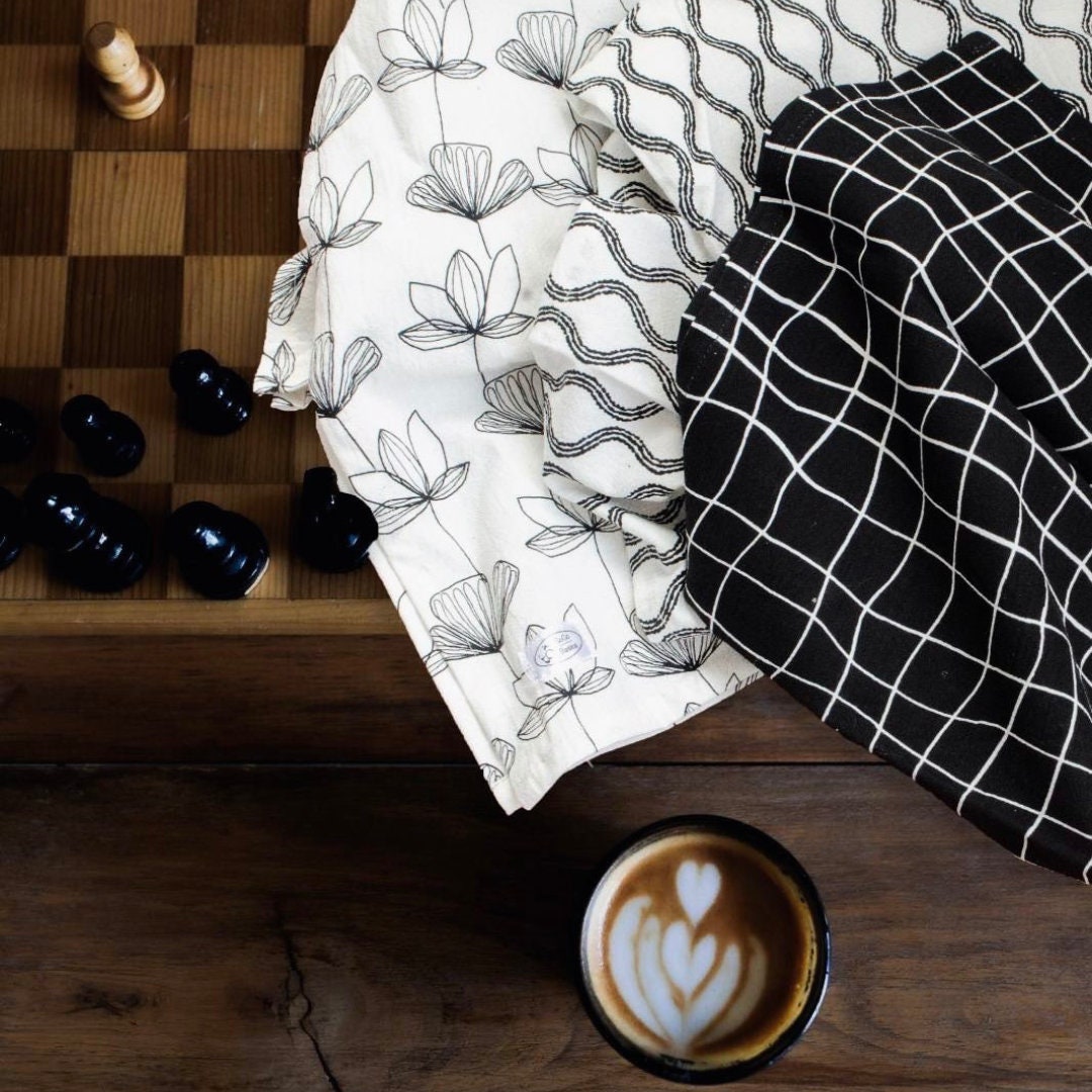 Crinkled Flour Sack Tea Towels - Shopthatapp.ca