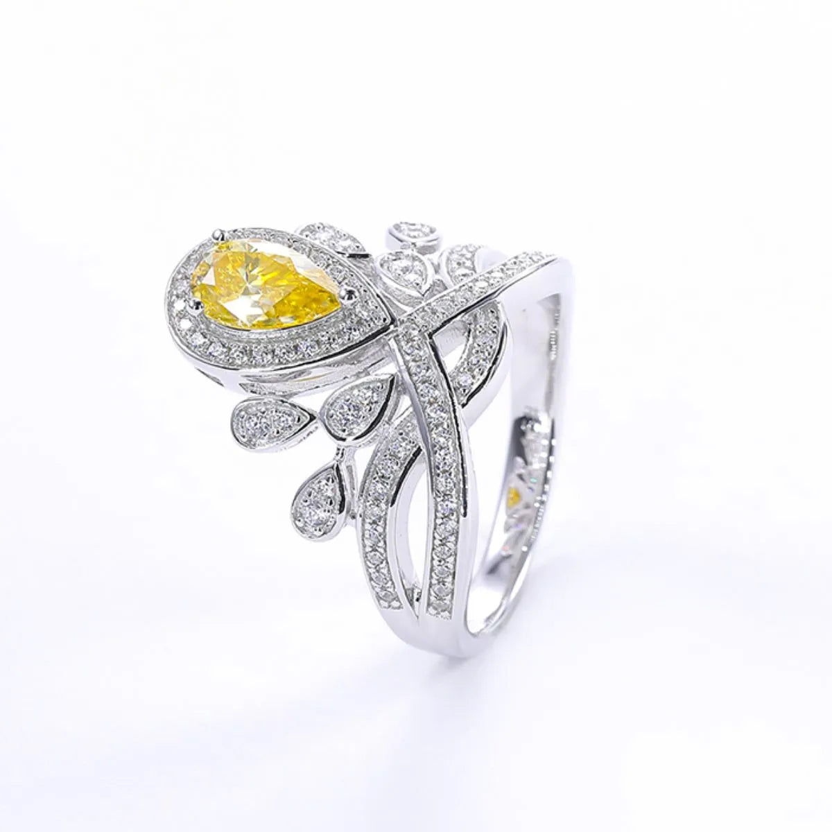 1 Carat Moissanite Ring in 925 Sterling Silver - Exquisite Brilliance and Elegance - Shopthatapp.ca
