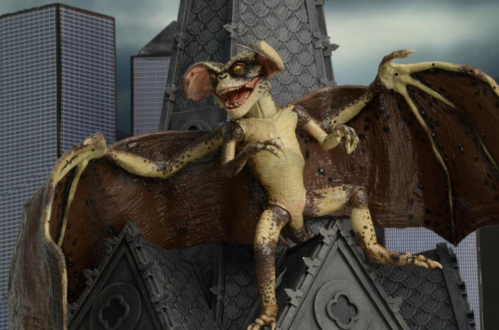 Gremlins 2 Bat Gremlin Deluxe Figure - Www.Shopthatapp.ca