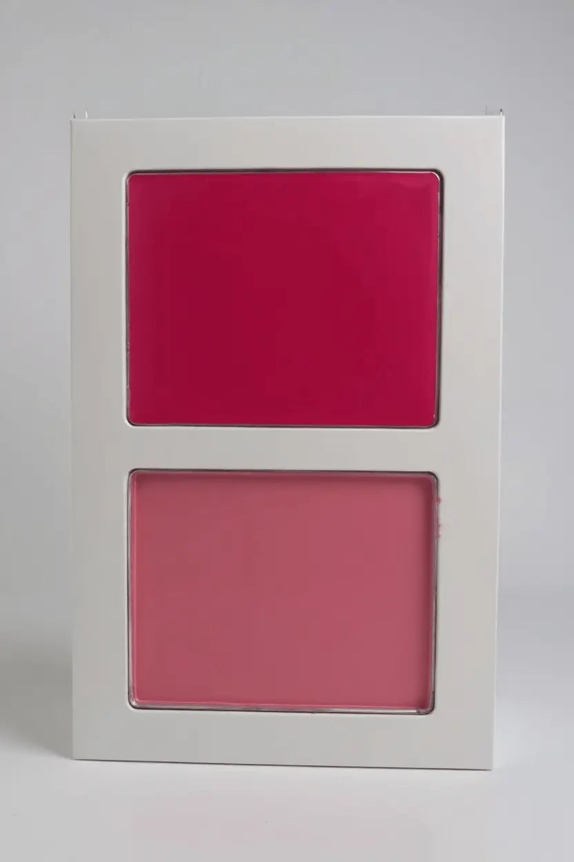 FencyGrace blush double crèmeux and powder with intense pigmentation in a natural rose shade for a vegan makeup look.