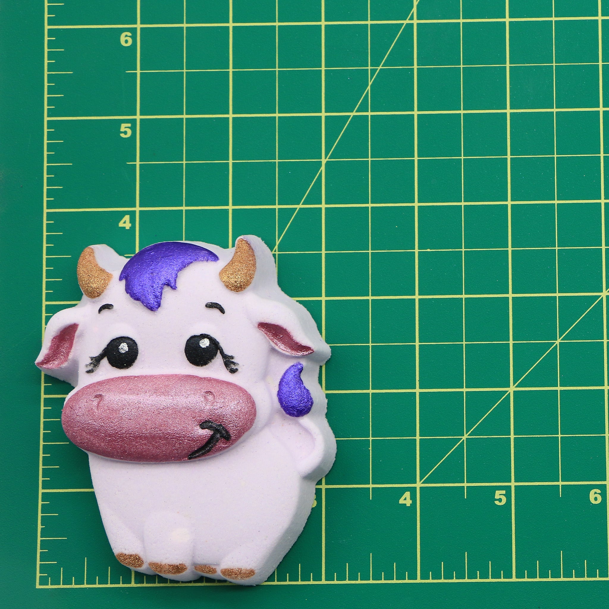 Cow with lashes - Shopthatapp.ca