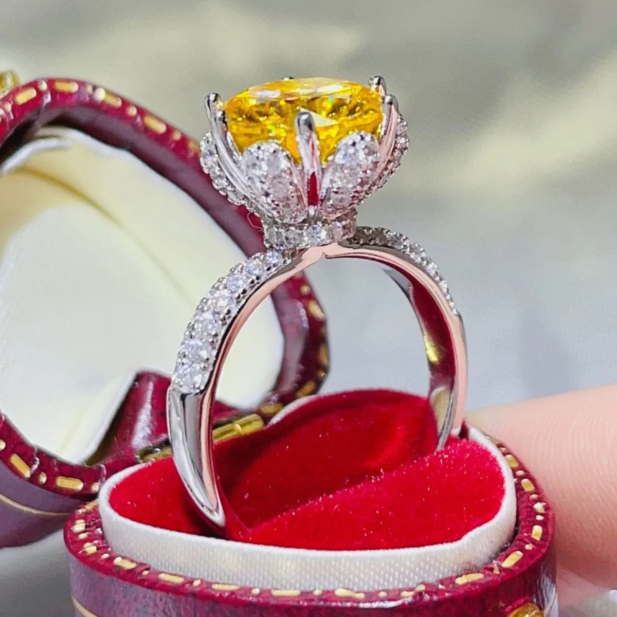 5 Carat Moissanite Ring in 925 Sterling Silver - Shopthatapp.ca