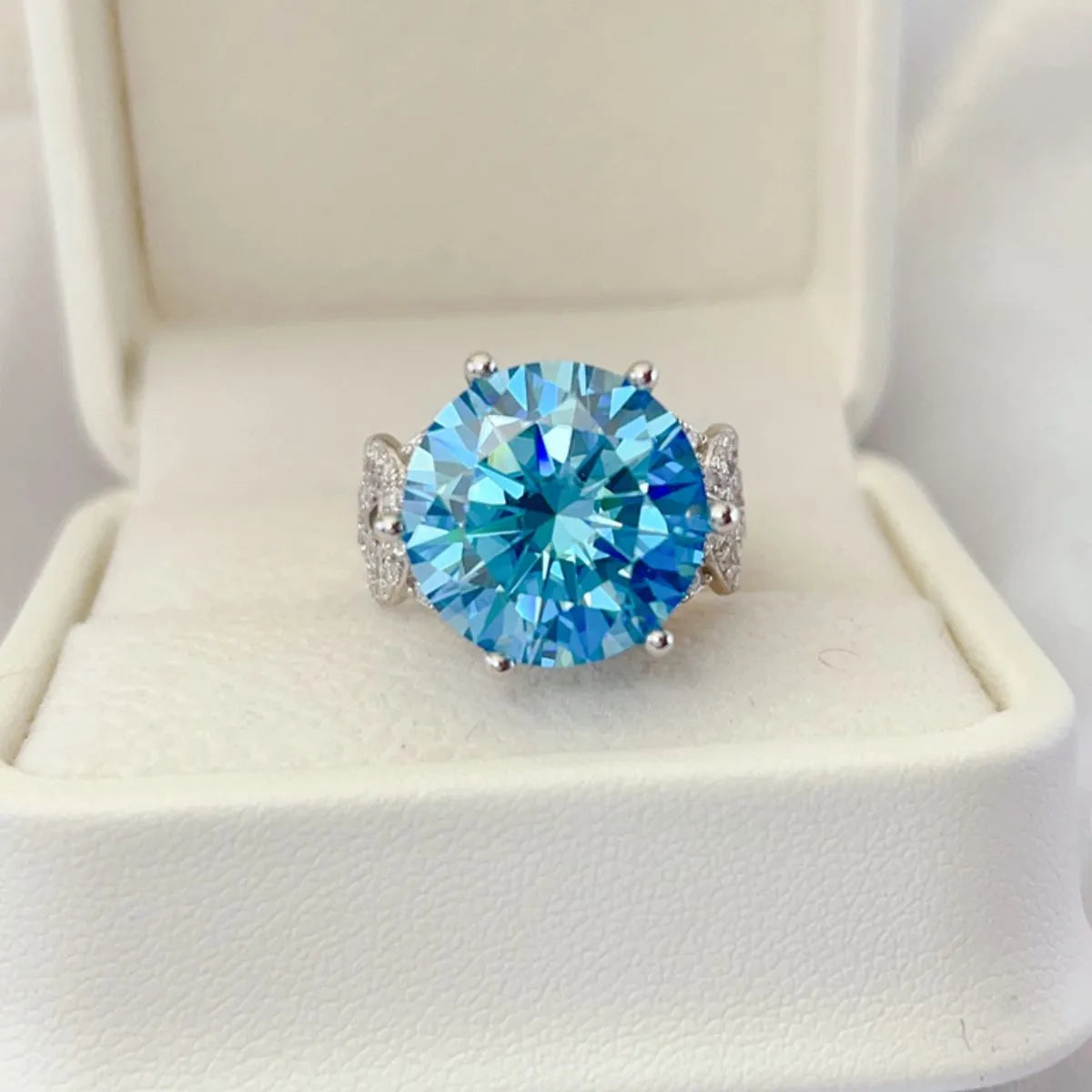 10 Carat Moissanite Ring in 925 Sterling Silver - Shopthatapp.ca