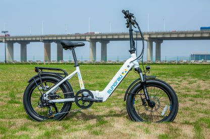E-Vélo EUNORAU QUEBEC META20 1.0 electric gaming bicycle with sleek frame and ergonomic design, ready for adventure.
