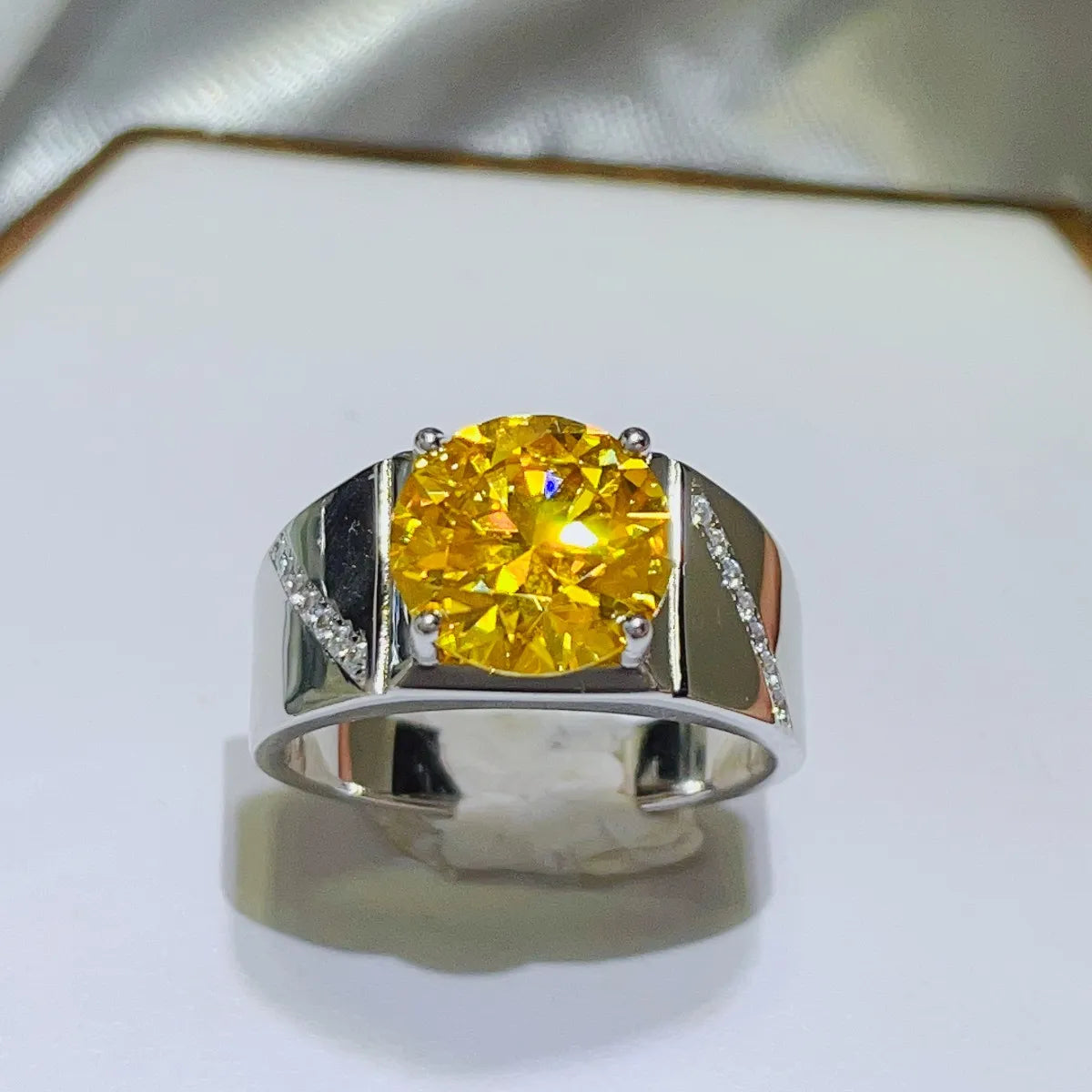 5 Carat Moissanite Ring in 925 Sterling Silver - Shopthatapp.ca