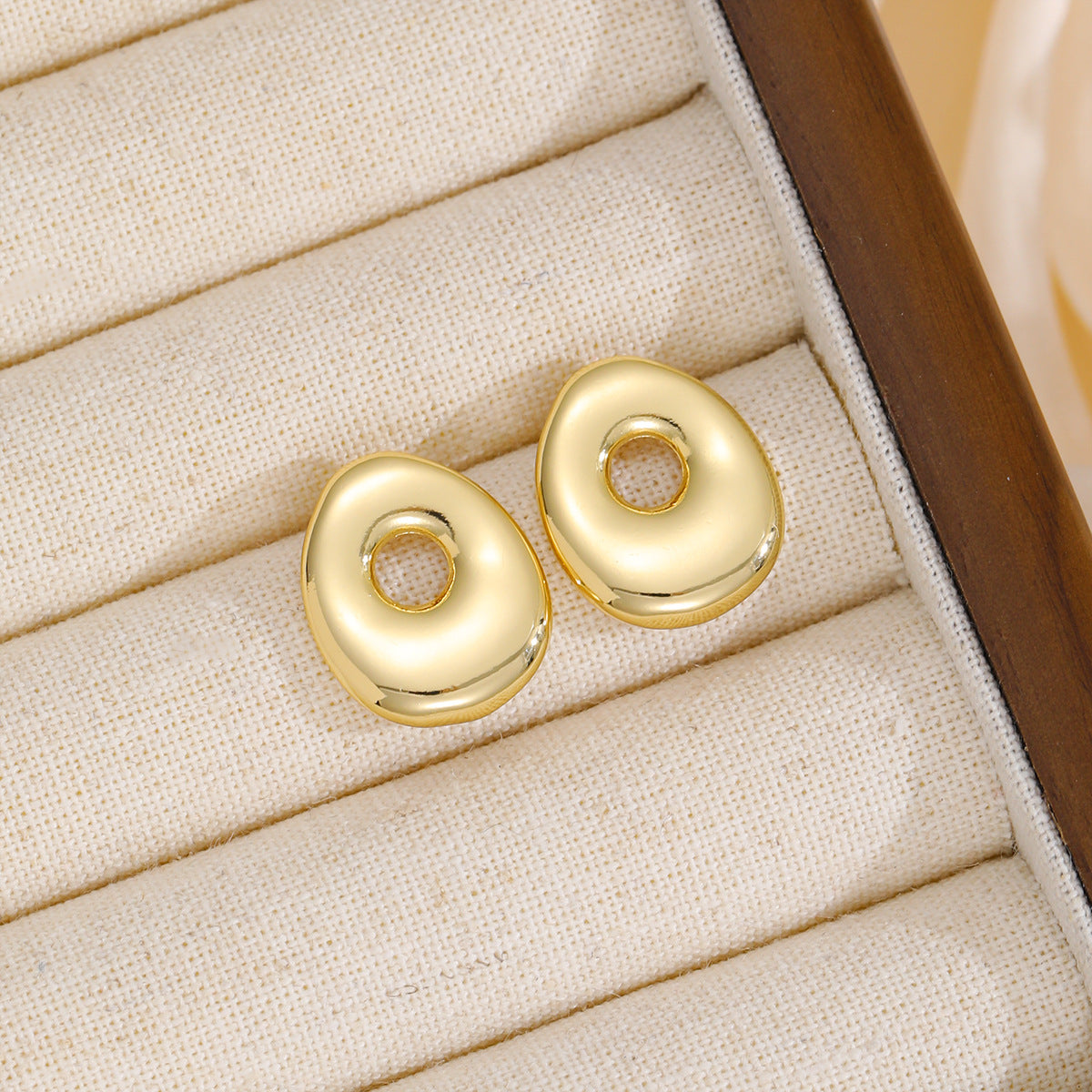 18K Gold Bubble Letter Earrings - Chic & Personalized Stud Style - Shopthatapp.ca