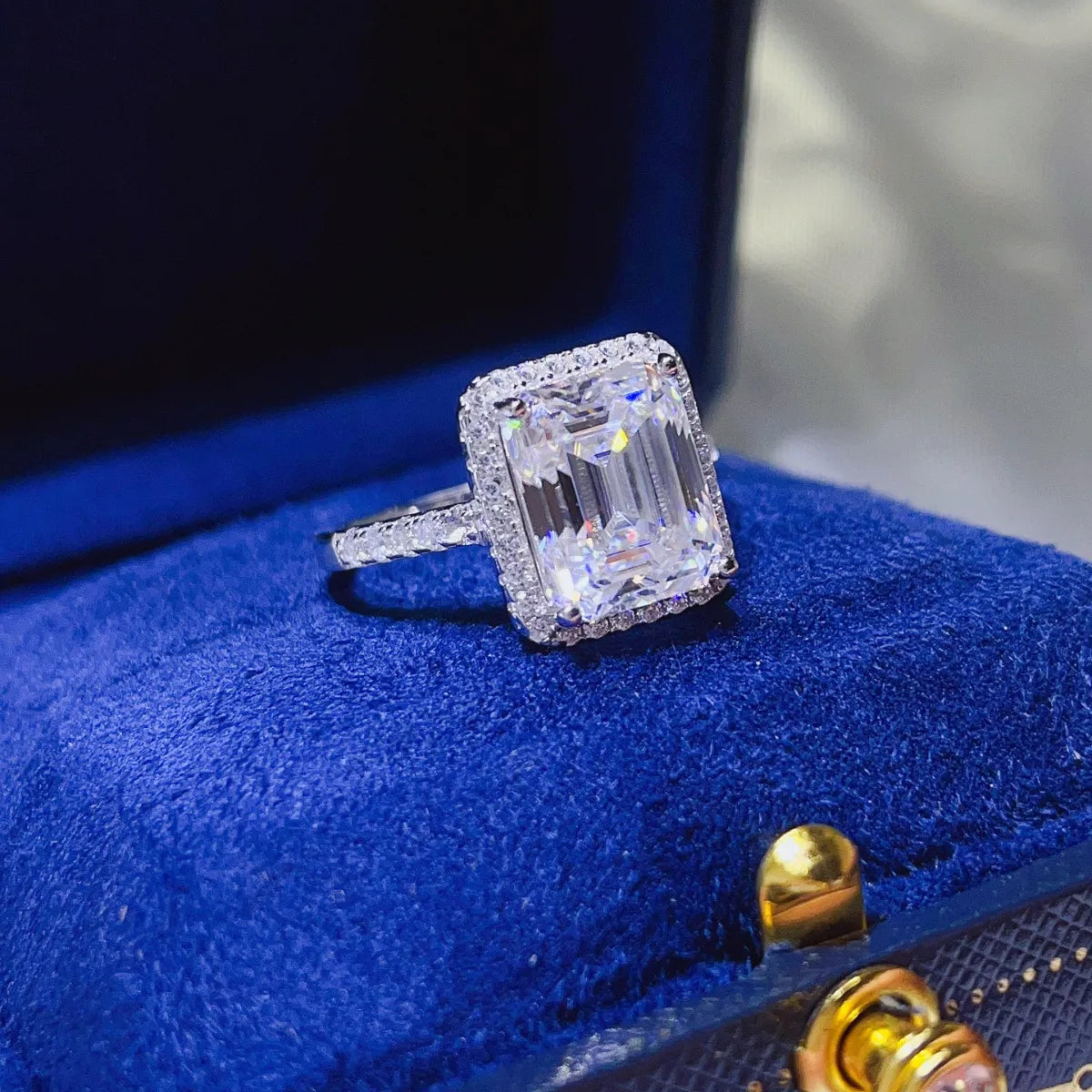 5 Carat Moissanite Silver Ring in 925 Sterling Silver - Shopthatapp.ca