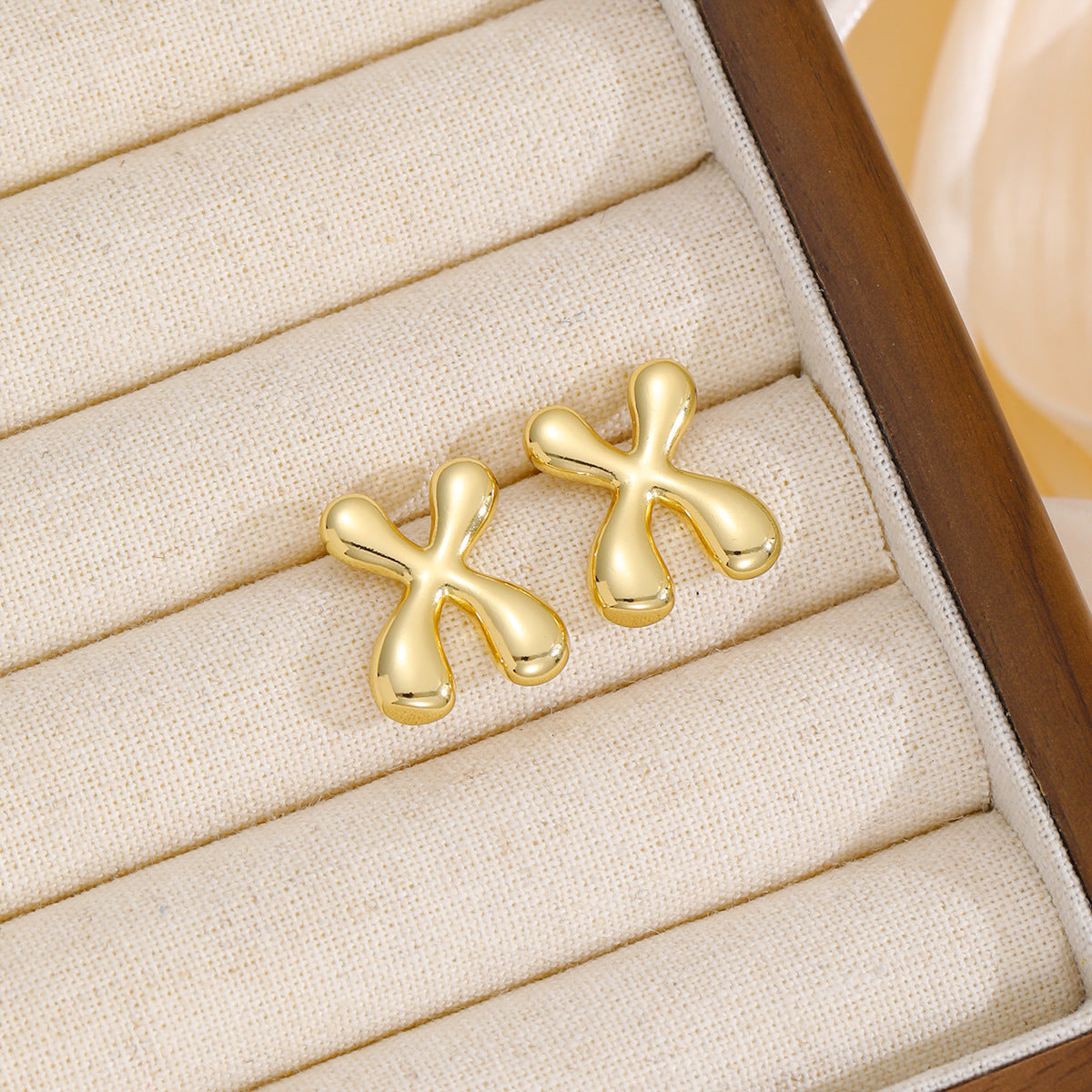 18K Gold Bubble Letter Earrings - Chic & Personalized Stud Style - Shopthatapp.ca