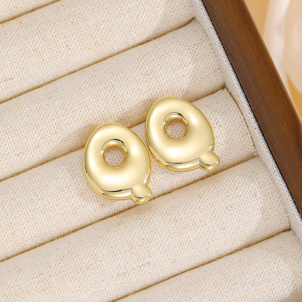 18K Gold Bubble Letter Earrings - Chic & Personalized Stud Style - Shopthatapp.ca