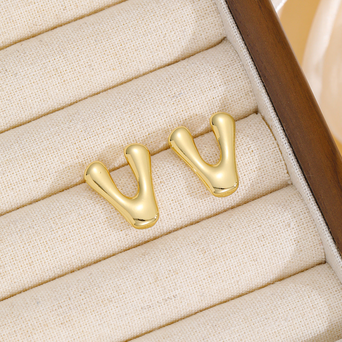 18K Gold Bubble Letter Earrings - Chic & Personalized Stud Style - Shopthatapp.ca