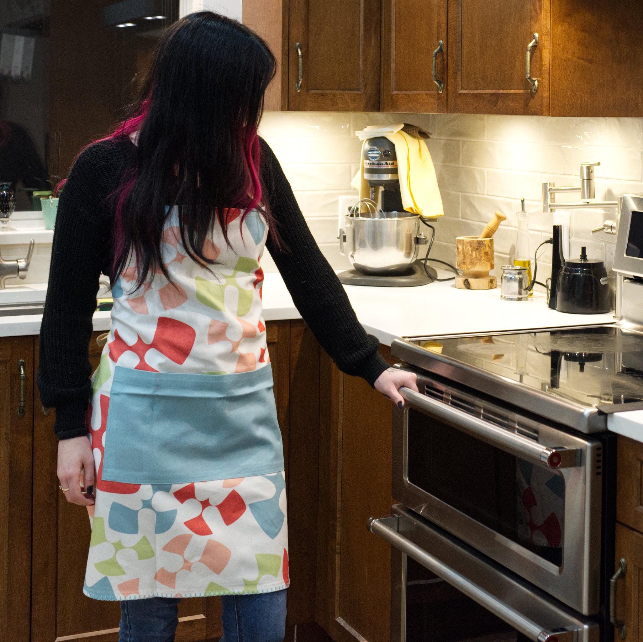 The Flutter: Designer Aprons (2 Colors) - Shopthatapp.ca