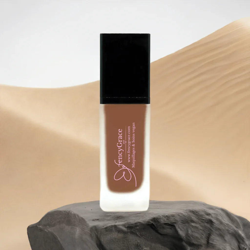 Fond de Teint Vegan Hydratant Debora 140 – Fini Lumineux | FencyGrace - Shopthatapp.ca