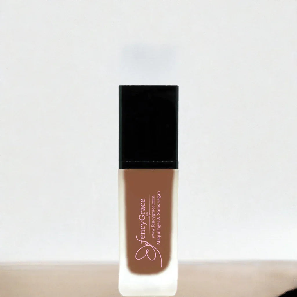 Fond de Teint Vegan Hydratant Debora 140 – Fini Lumineux | FencyGrace - Shopthatapp.ca