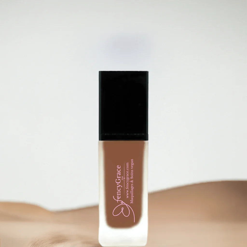 Fond de Teint Vegan Hydratant Debora 140 – Fini Lumineux | FencyGrace - Shopthatapp.ca