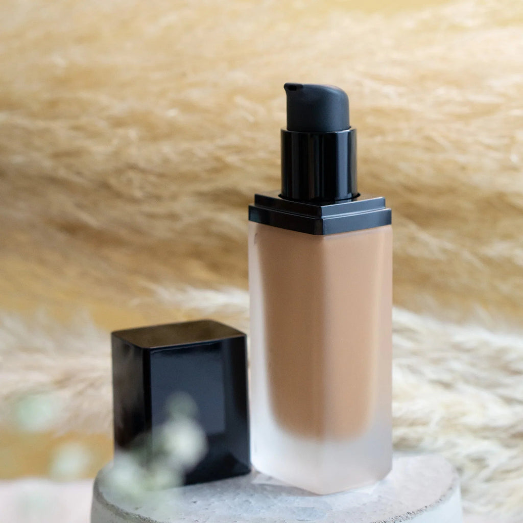 Fond de Teint Vegan Hydratant Debora 140 – Fini Lumineux | FencyGrace - Shopthatapp.ca