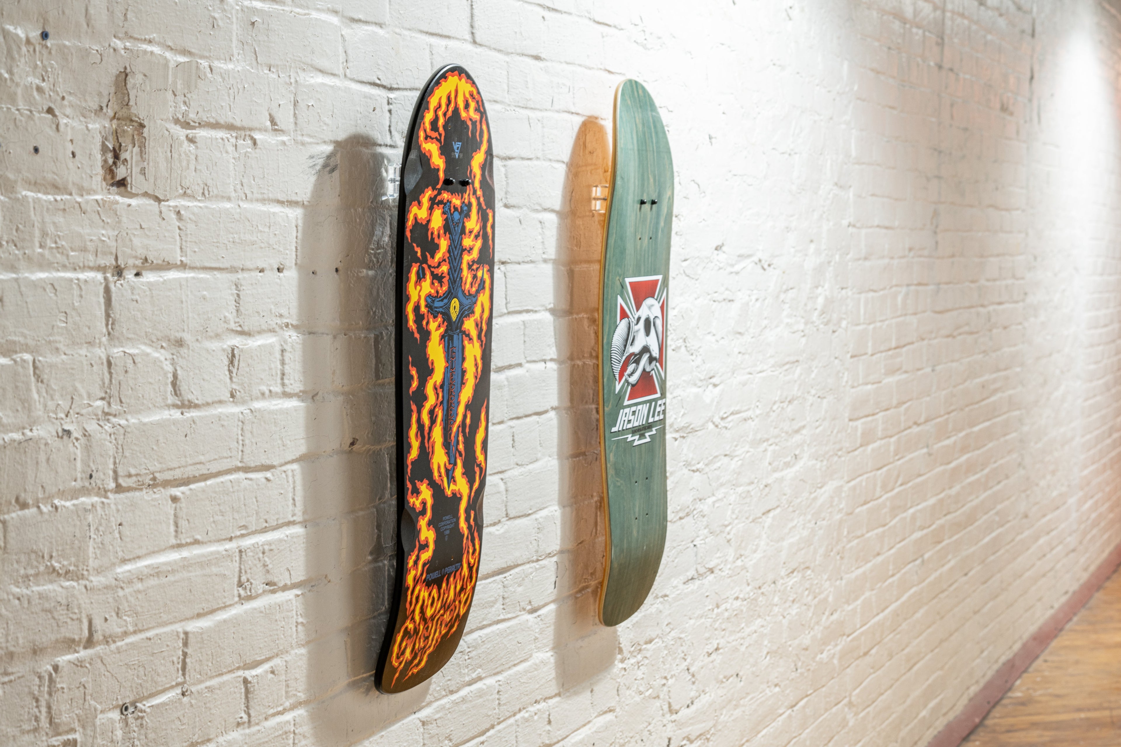 Skateboard Deck Wall Mount Hanger Display - Shopthatapp.ca