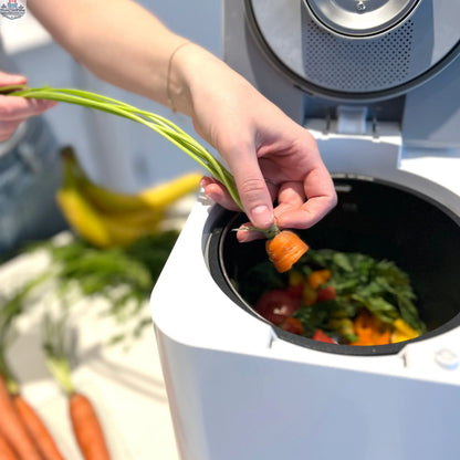 Green Experience GE Kitchen Composter for composting, with lid and ventilation, designed for eco-friendly food waste disposal.