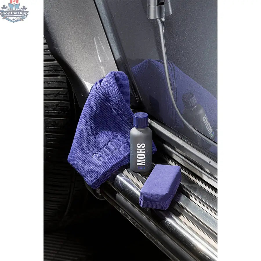 GYEON Q² Mohs EVO ceramic coating kit with applicators and bottles, designed for high-quality car paint protection.