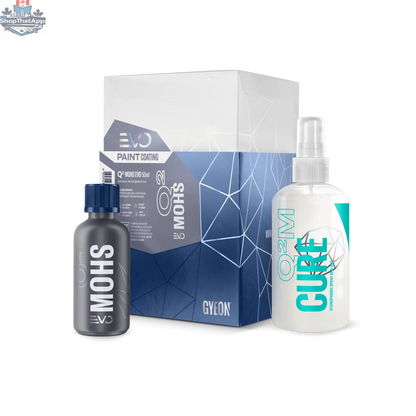 GYEON Q² Mohs EVO ceramic coating kit for car paint protection, featuring applicator bottles and microfiber cloths.