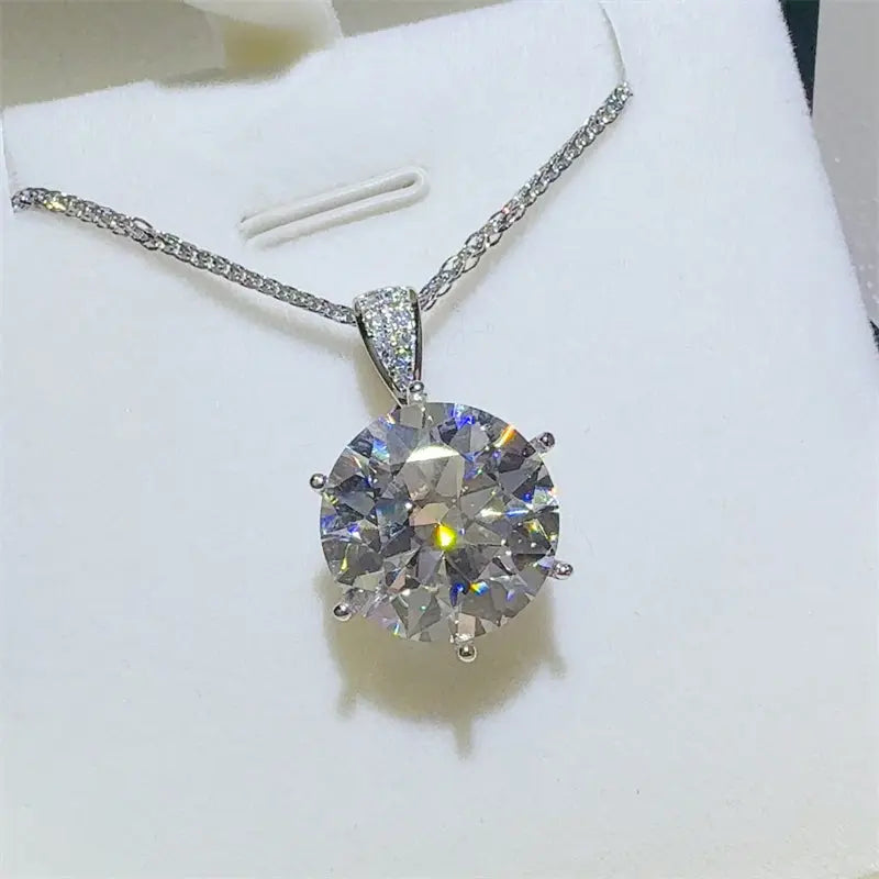 Sterling silver moissanite necklace with a 10-carat pendant, featuring a sparkling gemstone design by harry'zBOUTIQUE.