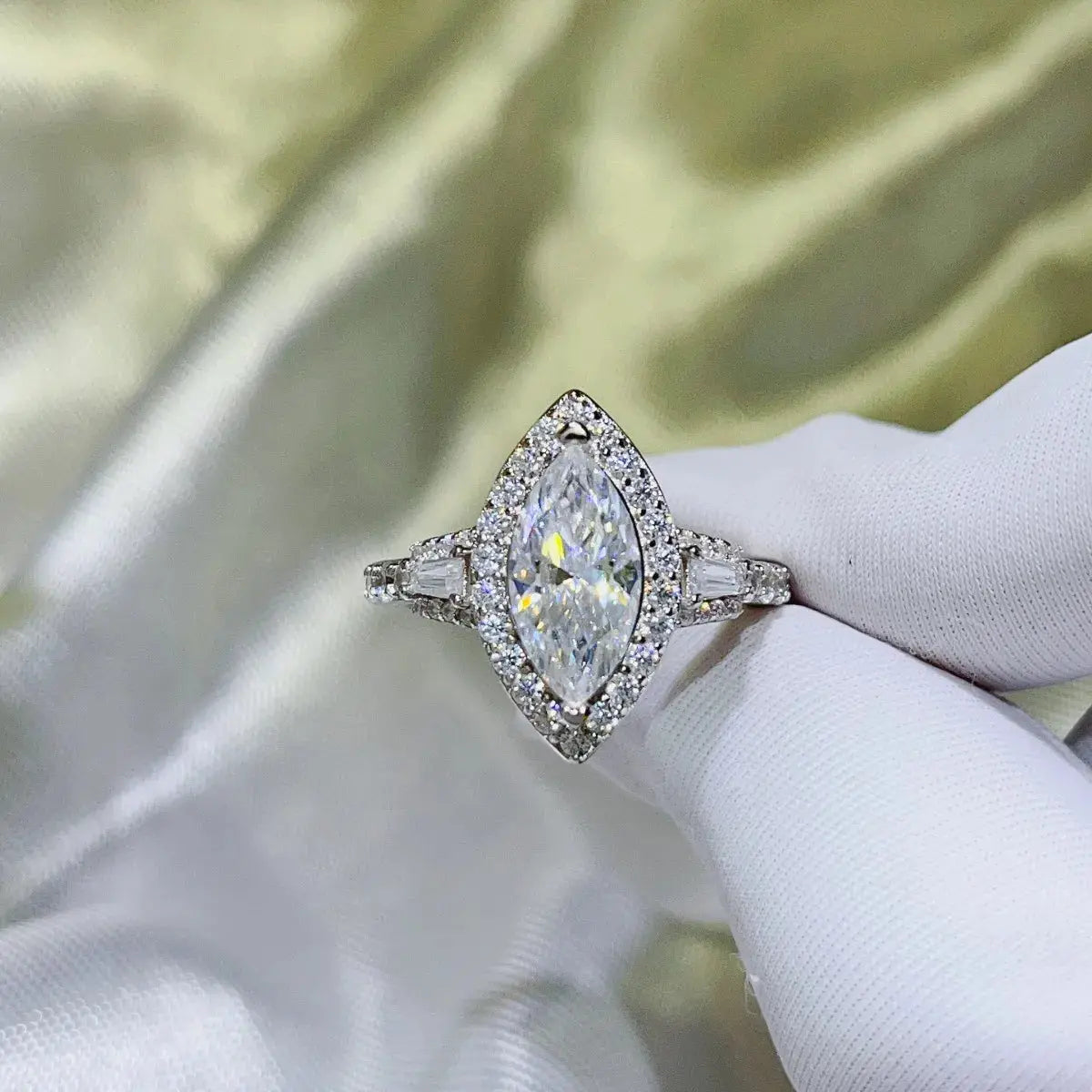 Elegant 2 carat moissanite silver ring in 925 sterling silver, featuring a sparkling center stone and a polished band.