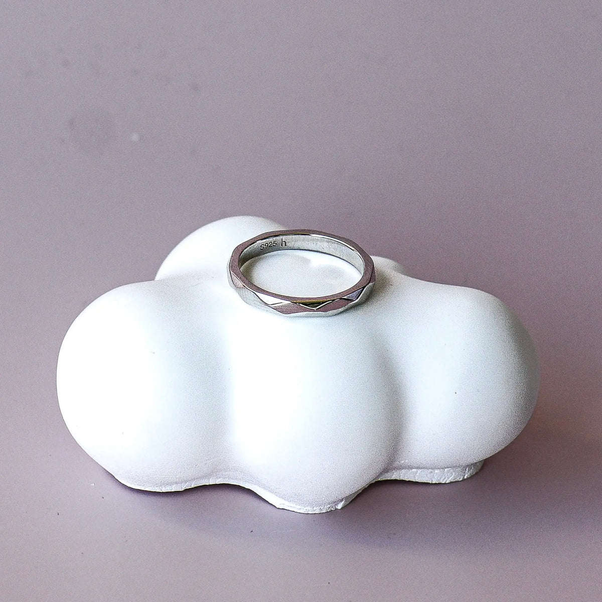 Elegant silver ring from HoraceJewelry's La Hamero Argent collection, featuring a sleek, durable design and stylish craftsmanship.