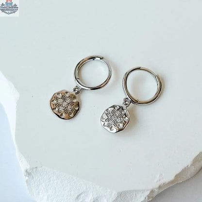 HorusJewelry elegant gold boucles d'oreilles earrings with intricate design and sparkling accents, perfect for refined style.