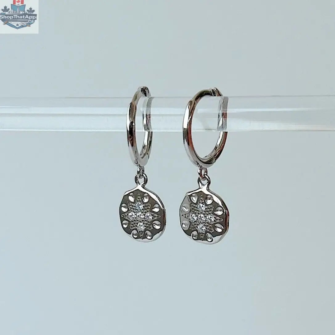 Elegant HoraceJewelry boucles d'oreilles earrings with intricate design, showcasing exquisite craftsmanship and sparkling details.