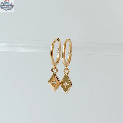 HoraceJewelry Lozo Boucles d'oreilles with elegant hoop design showcasing shiny gold finish and intricate detailing.