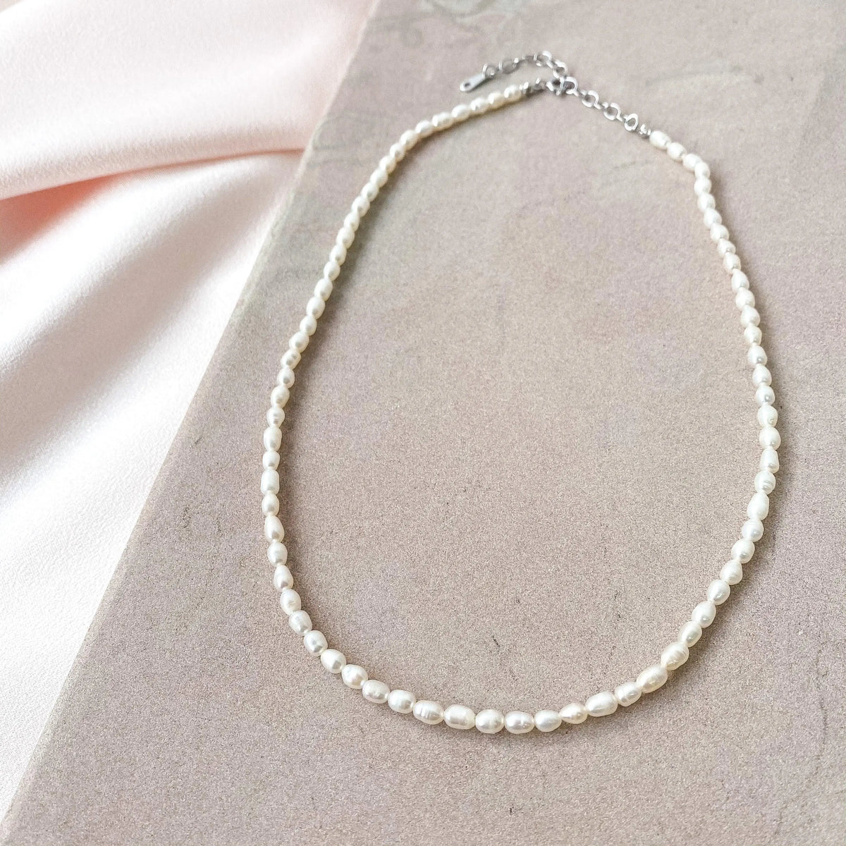 HoraceJewelry Rela Collier, elegant silver chain necklace with intricate design, perfect for stylish everyday wear.