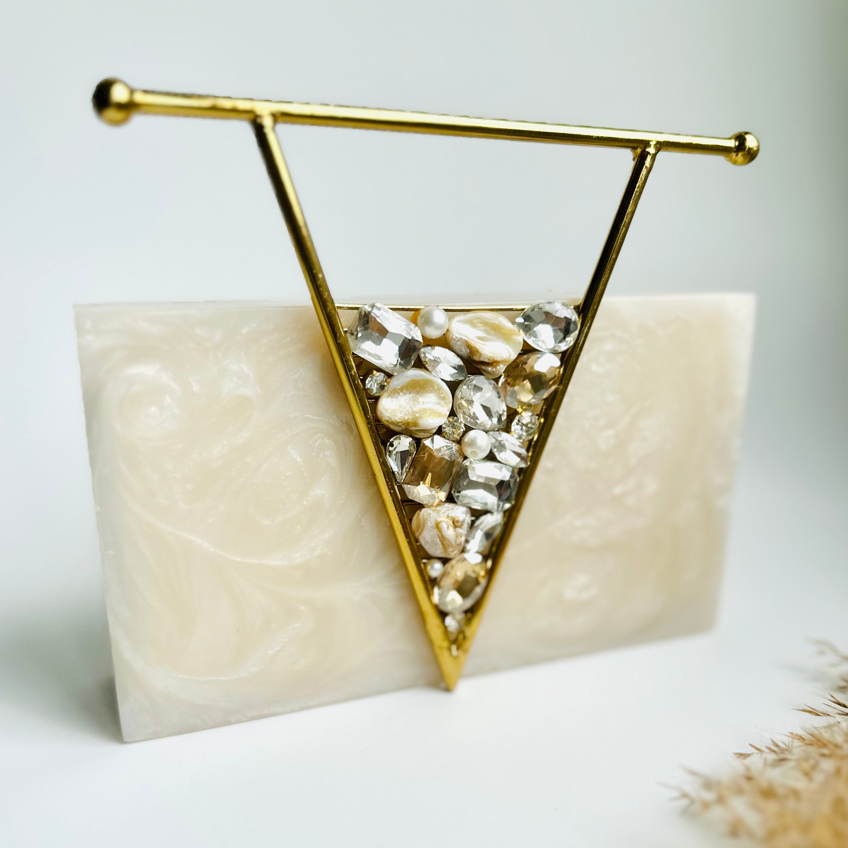 Sleek Handcrafted Geometric Clutch – Elevate Your Style Effortlessly