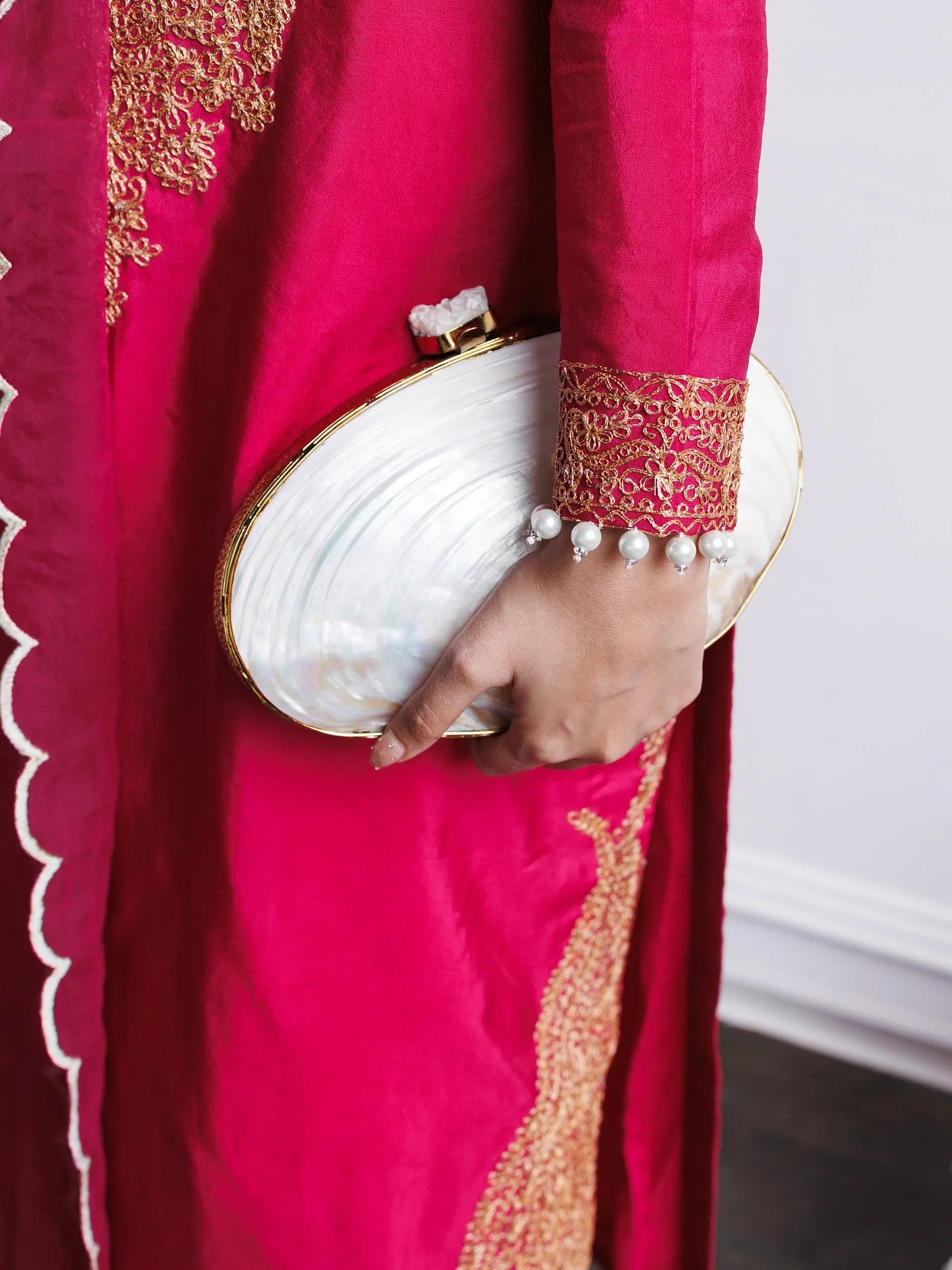 The VENUS Luxury Metal Clutch Bag - Your Ultimate Statement Piece