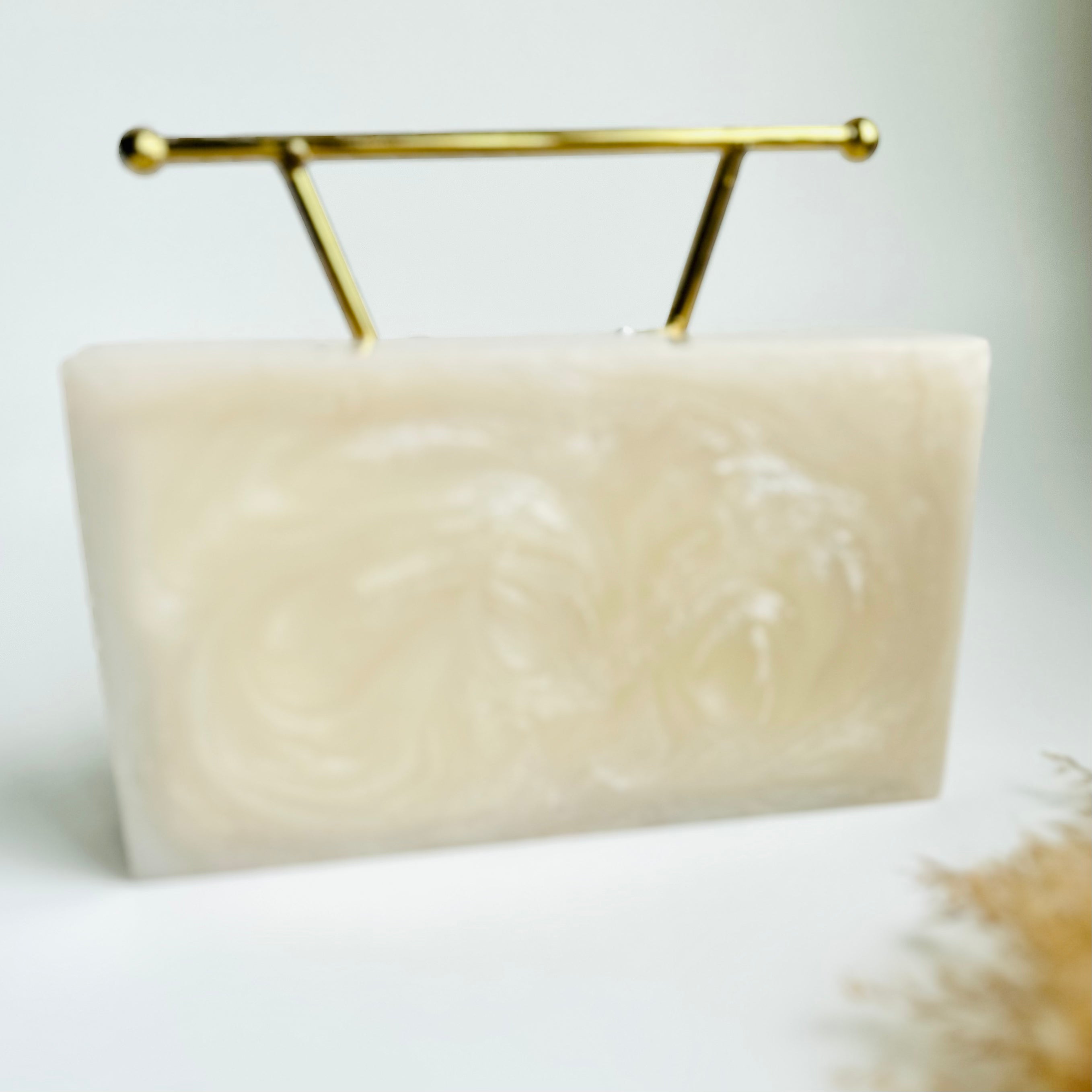 Sleek Handcrafted Geometric Clutch – Elevate Your Style Effortlessly