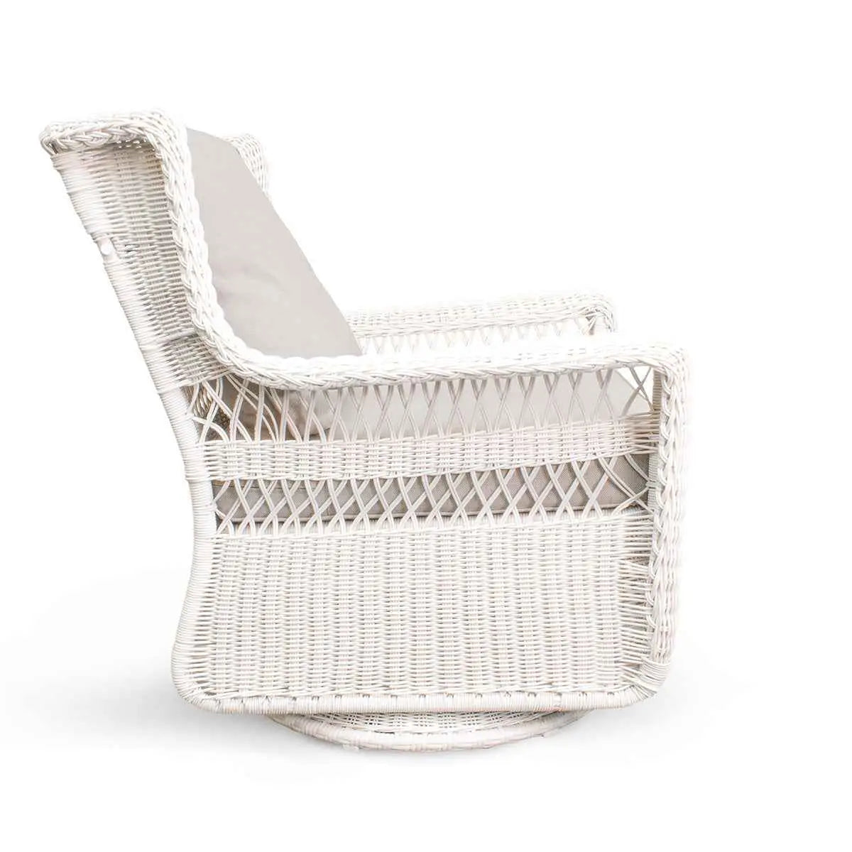 Krikacy Park Meadows white wicker outdoor swivel chair with cushioned seat for comfortable outdoor relaxation.