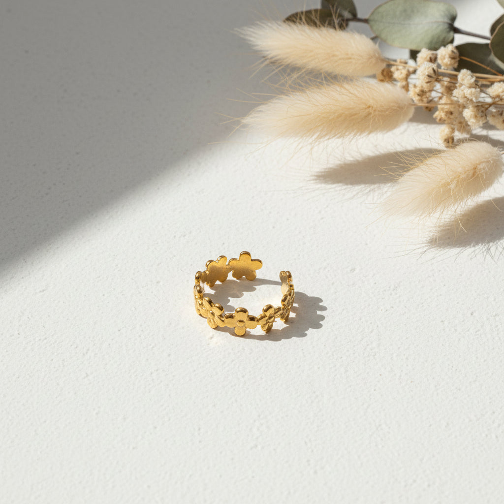 Flower Ring Gold Plate - Elegant Floral Design in Gold Finish - Shopthatapp.ca