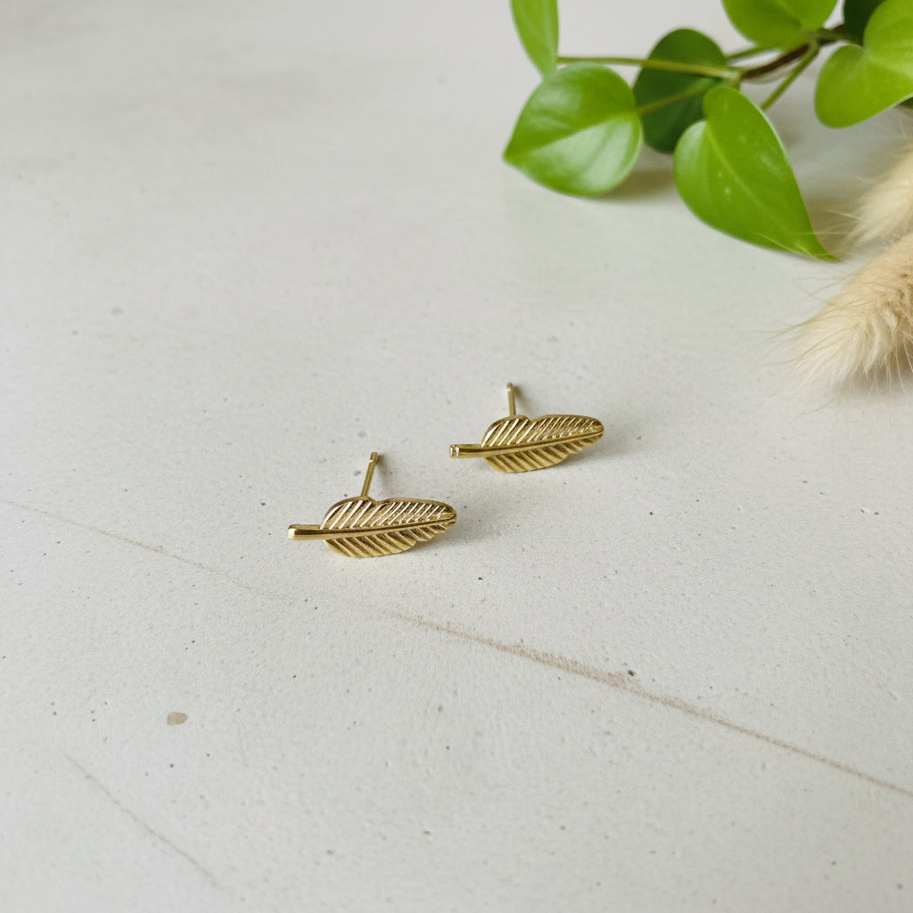 Leaf Stud Earrings Gold Plate - Elegant and Timeless Jewelry - Shopthatapp.ca