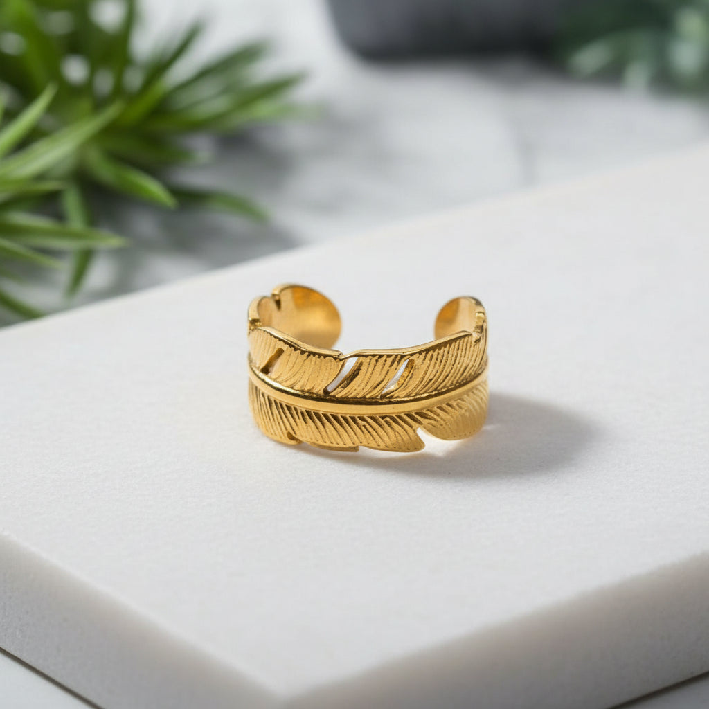 Wide Leaf Gold Ring - Elegant Gold-Plated Design - Shopthatapp.ca